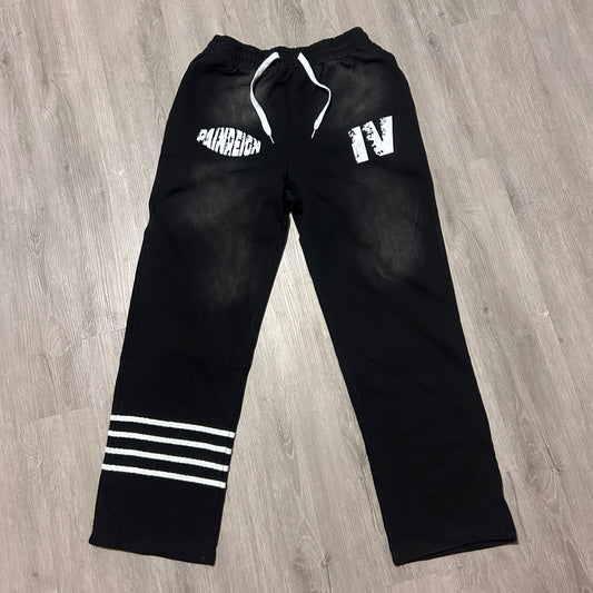 BLACK “MISSION 4” SWEATS